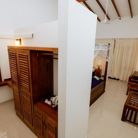Prince Beach Hotel Bentota Exterior photo