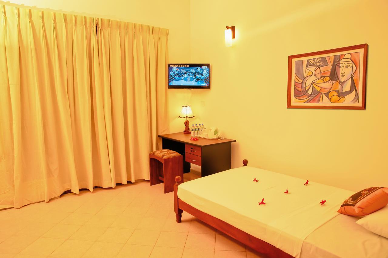 Prince Beach Hotel Bentota Exterior photo