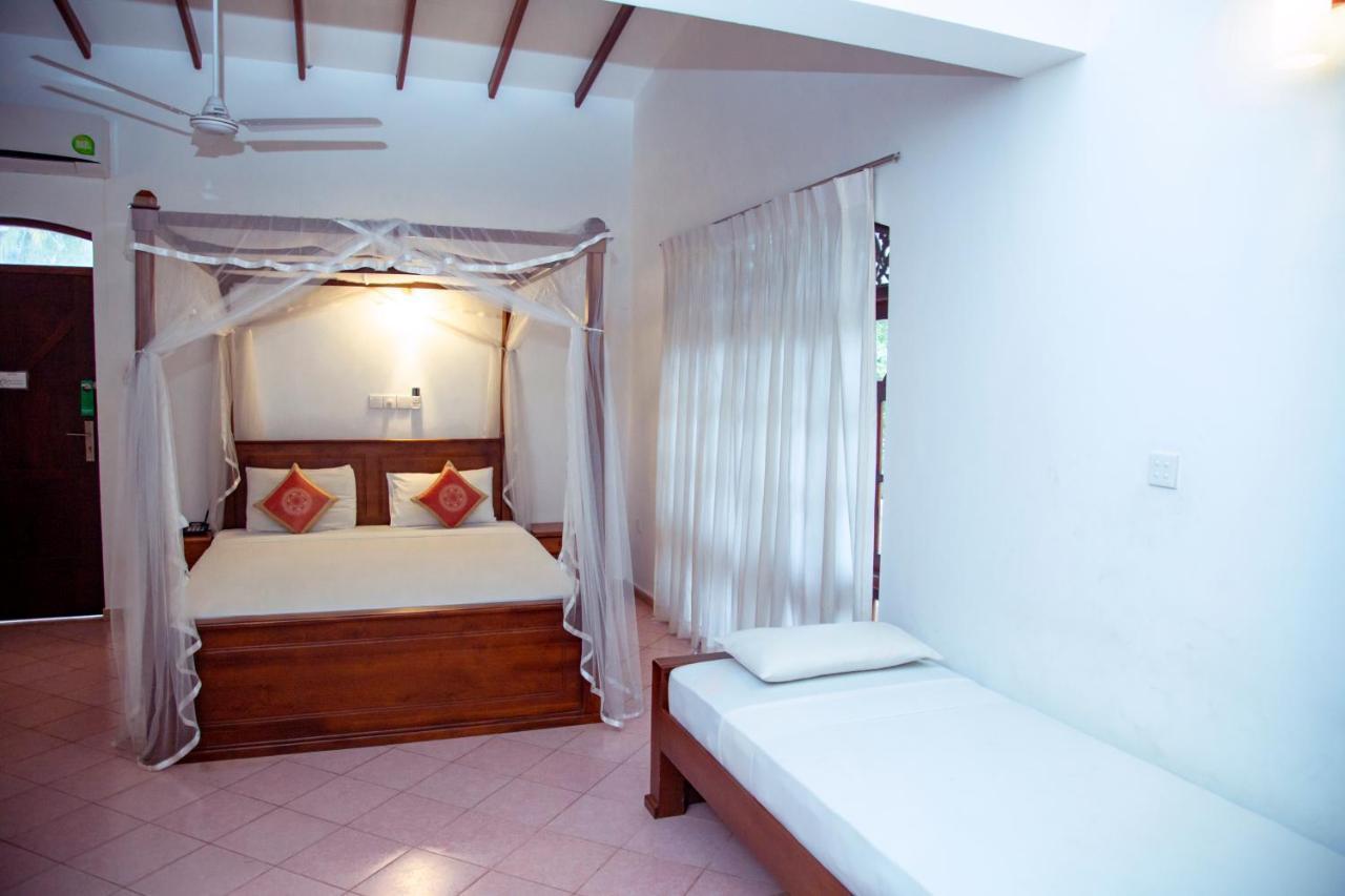 Prince Beach Hotel Bentota Exterior photo